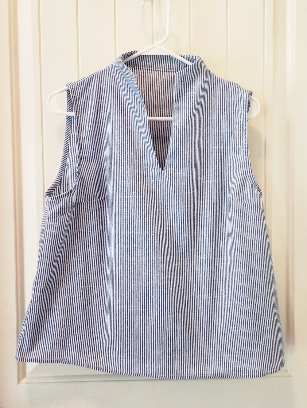 3/$15 SHEIN Blue & White Striped Tank/Sleeveless, V-Notch Top, Size Large